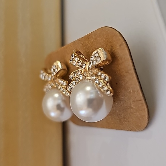 Pearl Rhinestone Bow Earrings NWOT - Picture 4 of 4